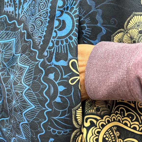 Luna Fide The Kali Cloak Luxurious Black and Gold Patterned for Men and Woman - Picture 8 of 16